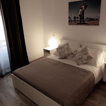 Central Guest House ชิวิตาเวกเกีย ภายนอก รูปภาพ