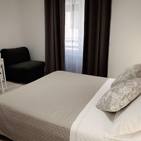 Central Guest House ชิวิตาเวกเกีย ภายนอก รูปภาพ