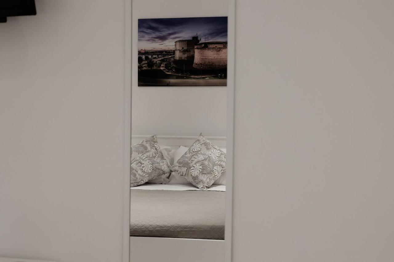 Central Guest House ชิวิตาเวกเกีย ภายนอก รูปภาพ