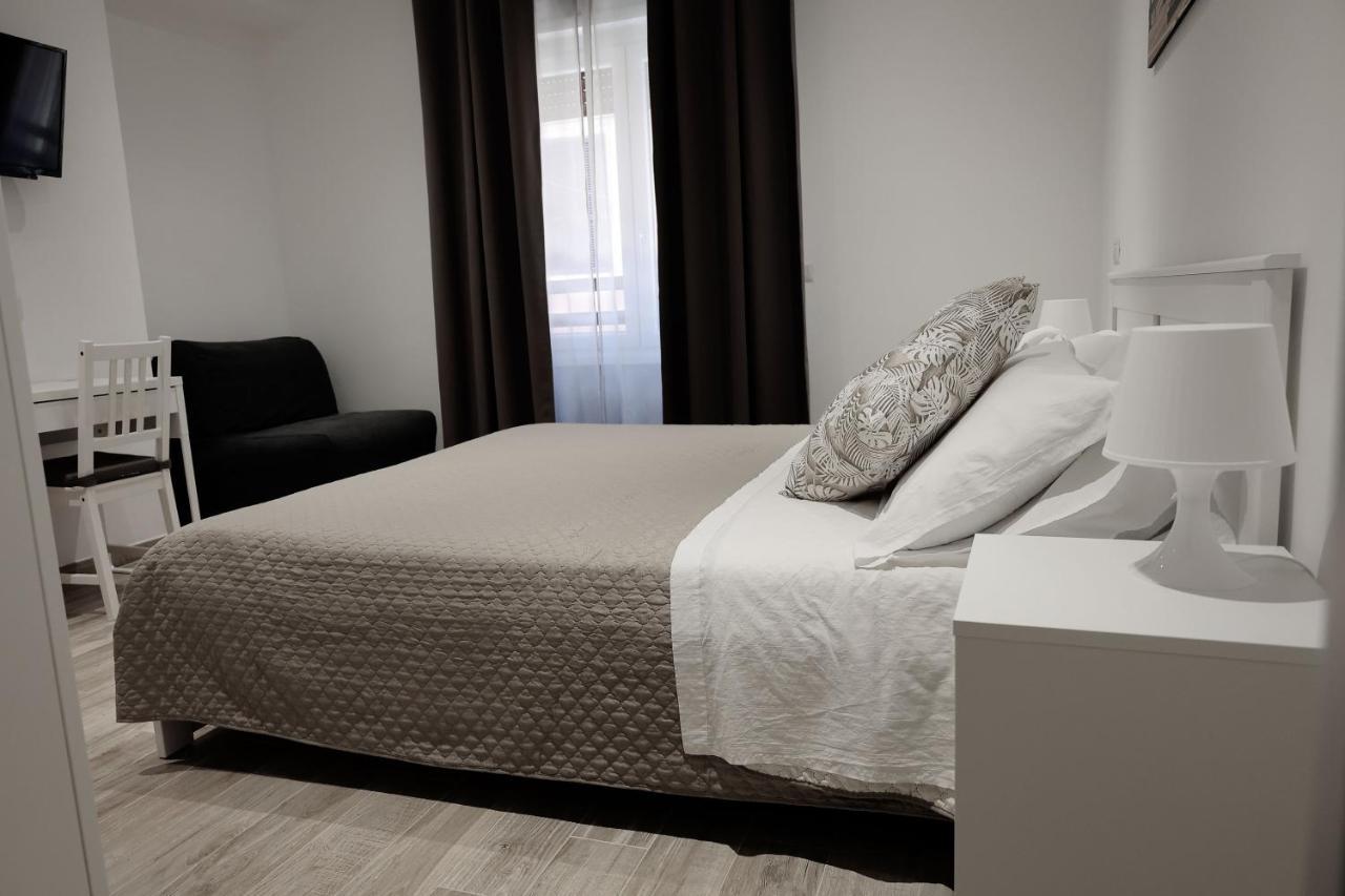 Central Guest House ชิวิตาเวกเกีย ภายนอก รูปภาพ
