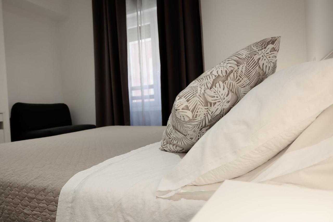 Central Guest House ชิวิตาเวกเกีย ภายนอก รูปภาพ