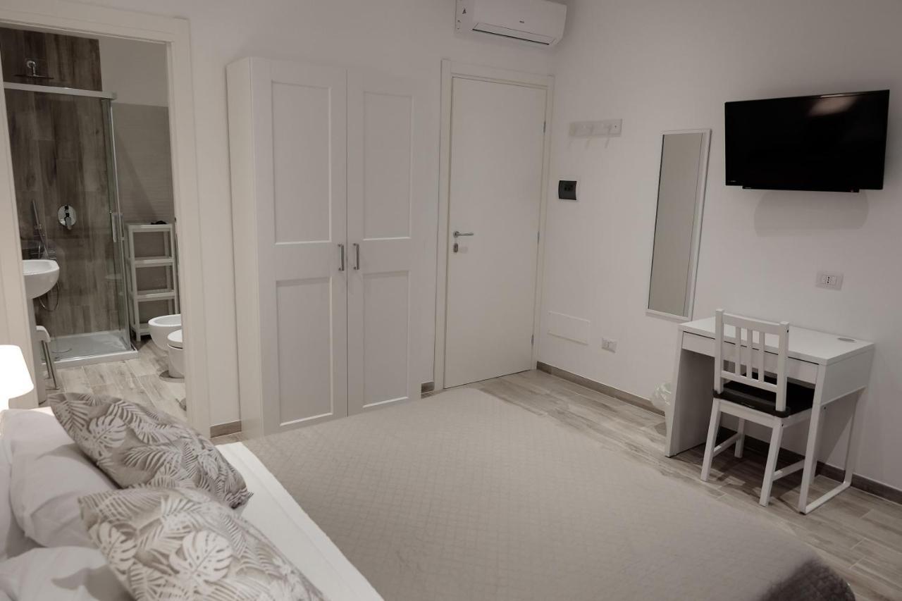 Central Guest House ชิวิตาเวกเกีย ภายนอก รูปภาพ