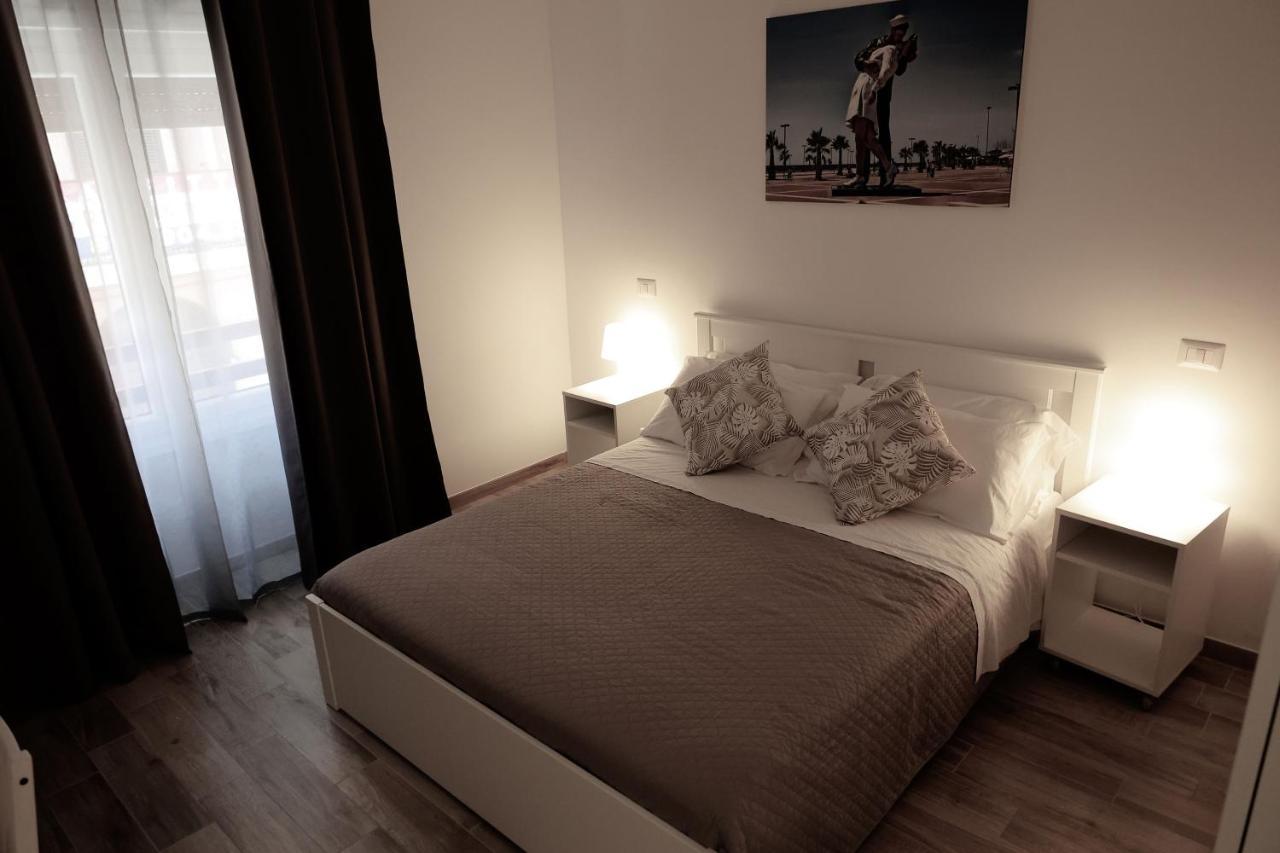 Central Guest House ชิวิตาเวกเกีย ภายนอก รูปภาพ