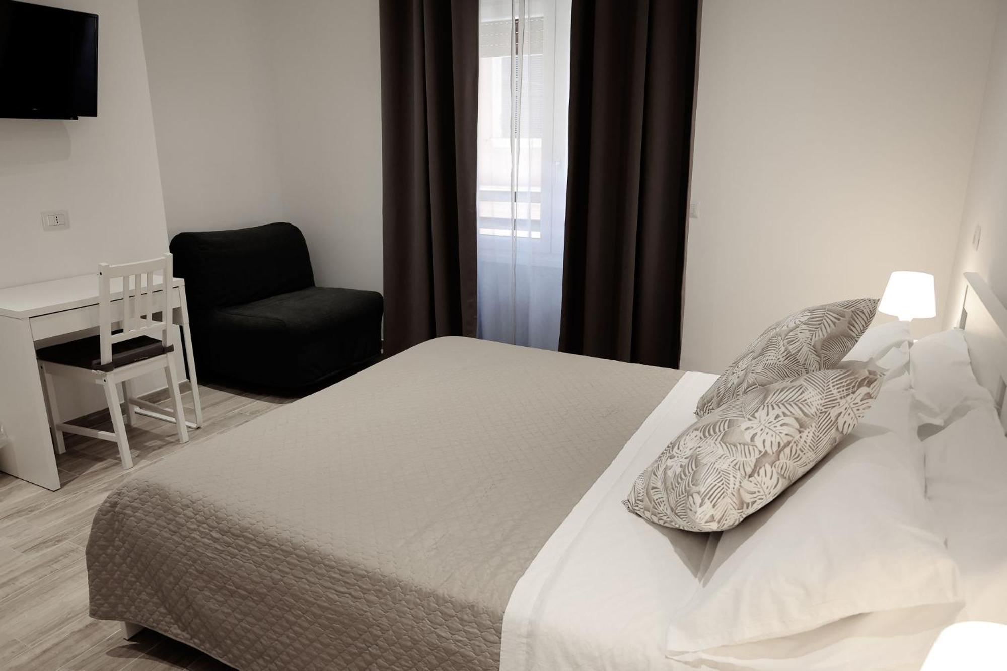 Central Guest House ชิวิตาเวกเกีย ภายนอก รูปภาพ