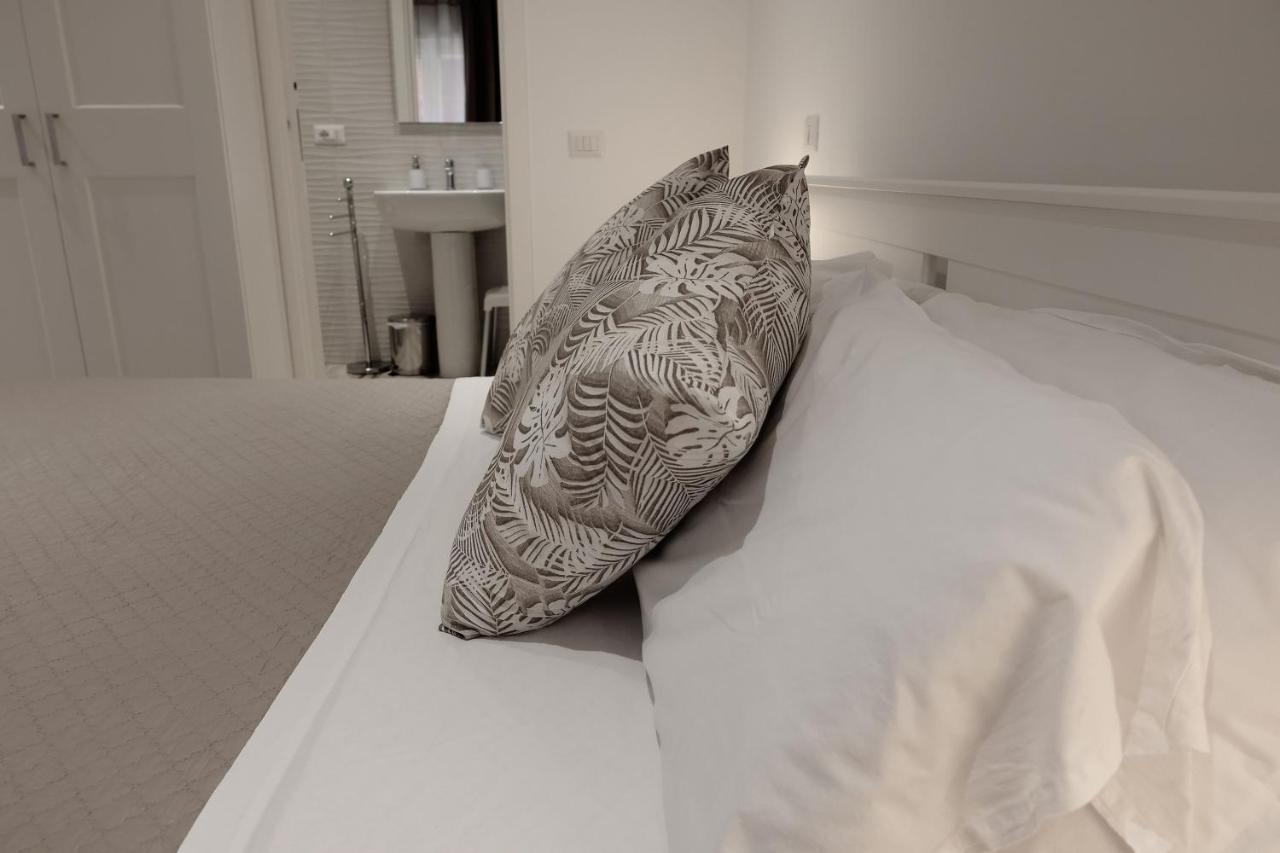 Central Guest House ชิวิตาเวกเกีย ภายนอก รูปภาพ