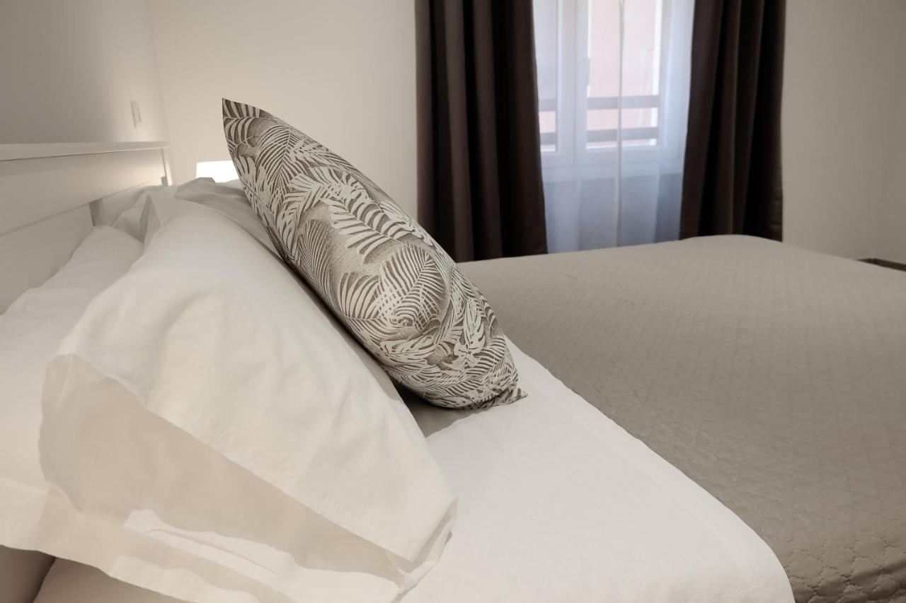 Central Guest House ชิวิตาเวกเกีย ภายนอก รูปภาพ
